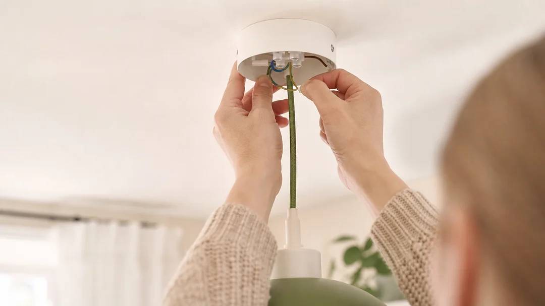 Att koppla taklampa efter flytt