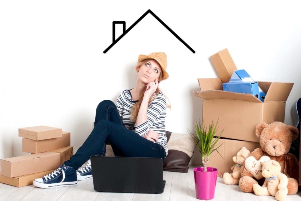Kvinna funderar på sin flytta hemifrån lista
